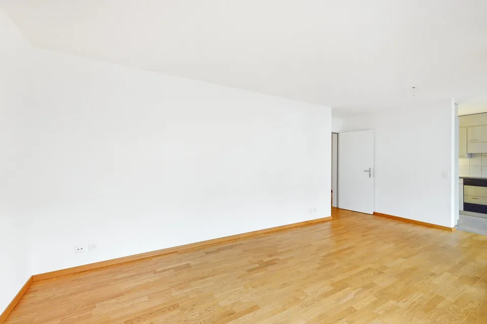 Toll gelegene Wohnung in Oerlikon! – Foto 3 von 11