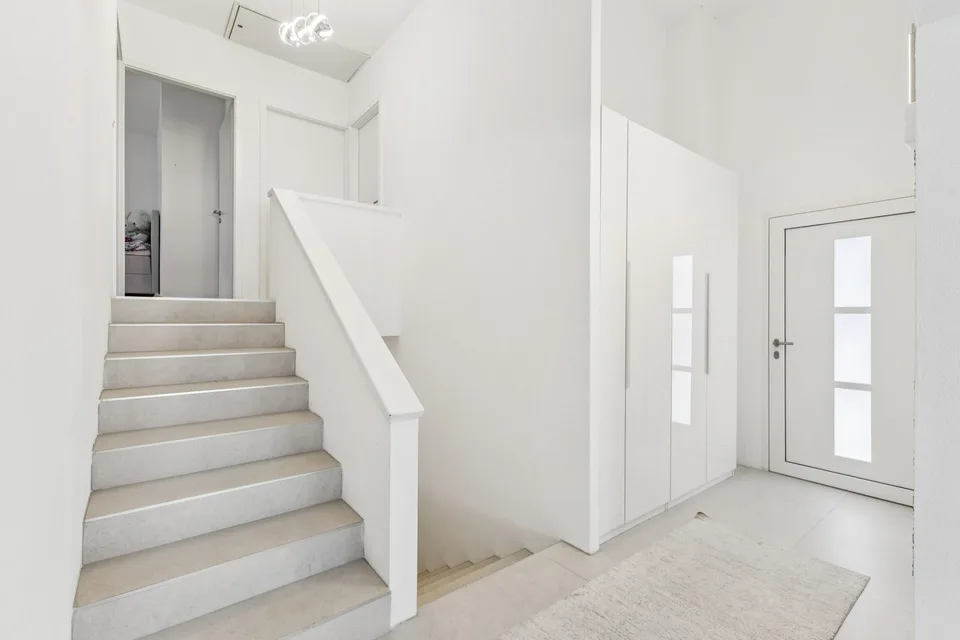 Belle villa individuelle rénovée avec jardin et garage box – Foto 22 von 24