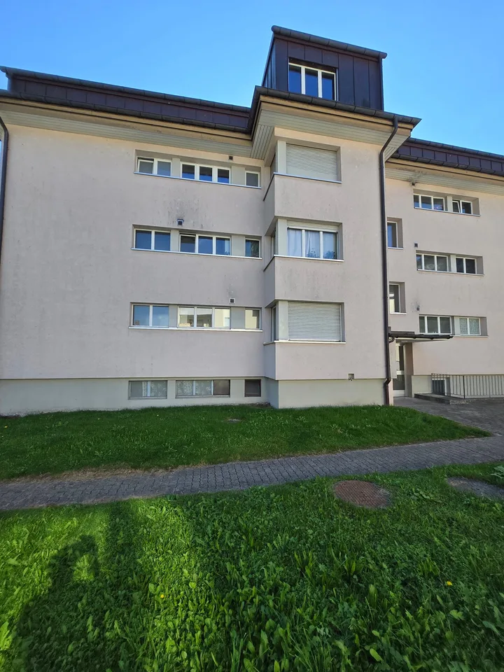 Appartamento di 4,5 locali ristrutturato di recente con vista sulla montagna a Linthal – foto 20 di 21
