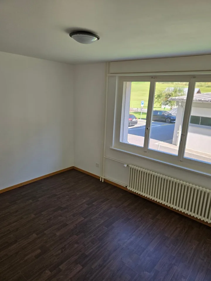 Appartamento di 4,5 locali ristrutturato di recente con vista sulla montagna a Linthal – foto 12 di 21