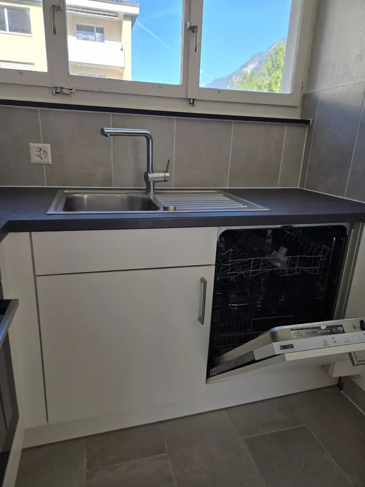 Appartamento di 4,5 locali ristrutturato di recente con vista sulla montagna a Linthal – foto 2 di 21