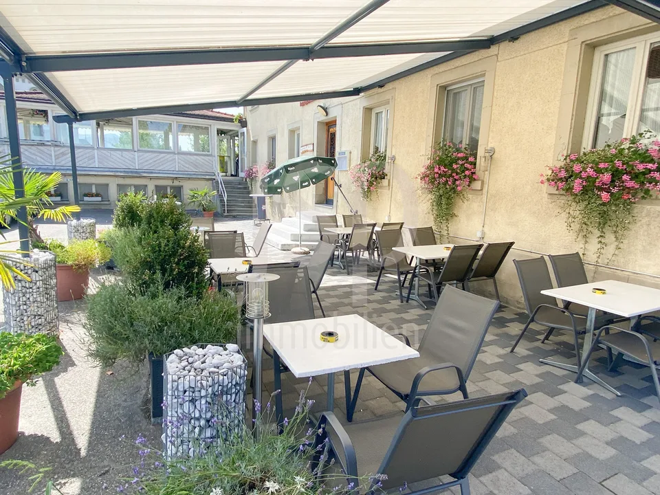 Mitten im Dorfzentrum von Plaffeien das Restaurant zum goldenen Kreuz – Foto 5 von 9