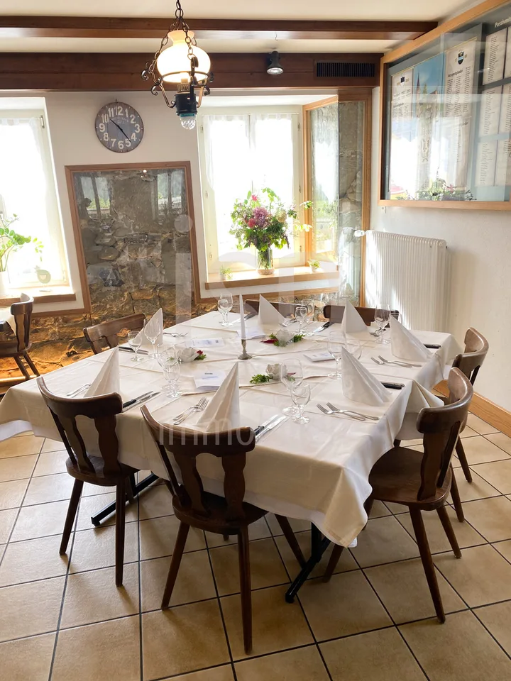 Mitten im Dorfzentrum von Plaffeien das Restaurant zum goldenen Kreuz – Foto 7 von 9