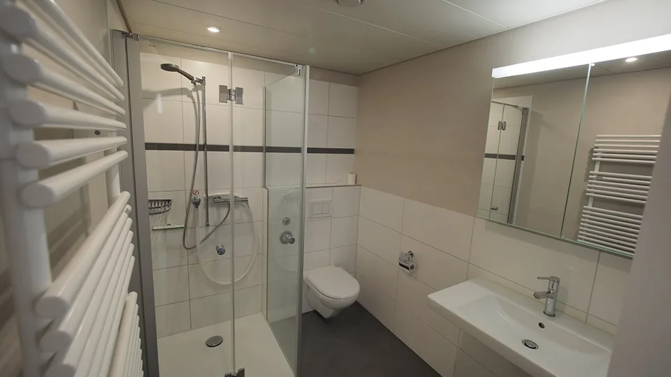 Zu vermieten 4 1/2 Zimmer Wohnung 1. Etage – Foto 2 von 23