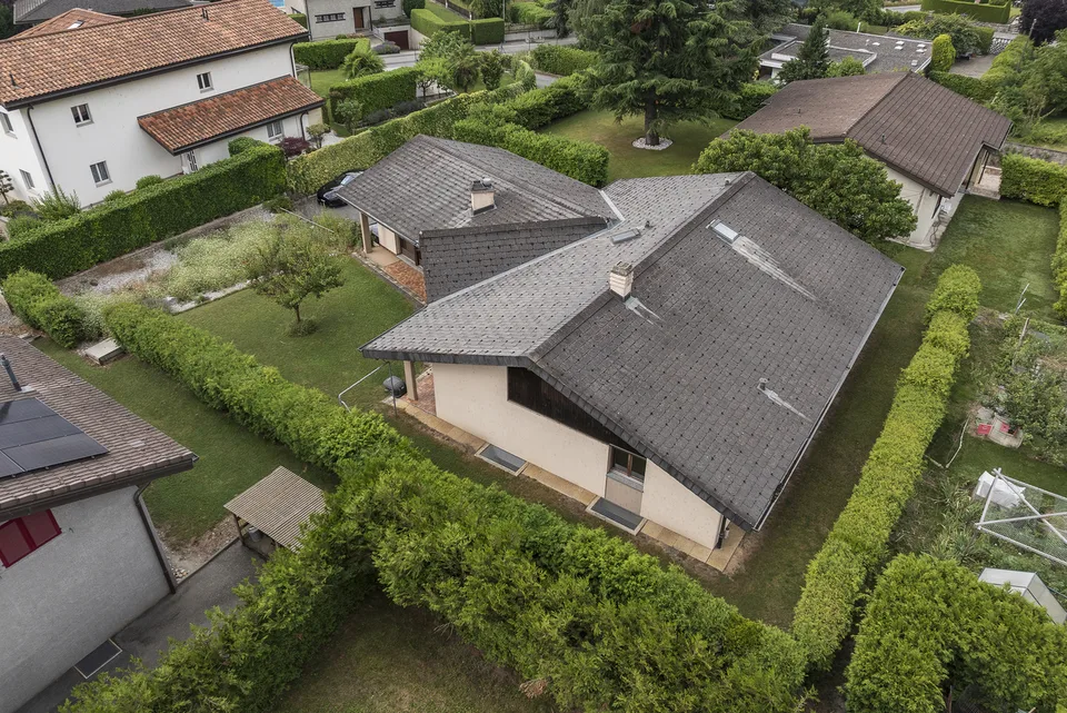 Una villa con bei volumi su quasi 1'000 m² – foto 11 di 12
