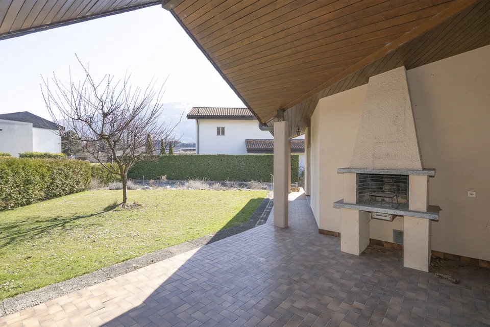 Una villa con bei volumi su quasi 1'000 m² – foto 10 di 12