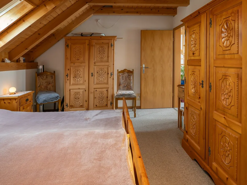 Charmante 6.5-Zimmer-Dachwohnung mit Weitblick – Foto 15 von 28