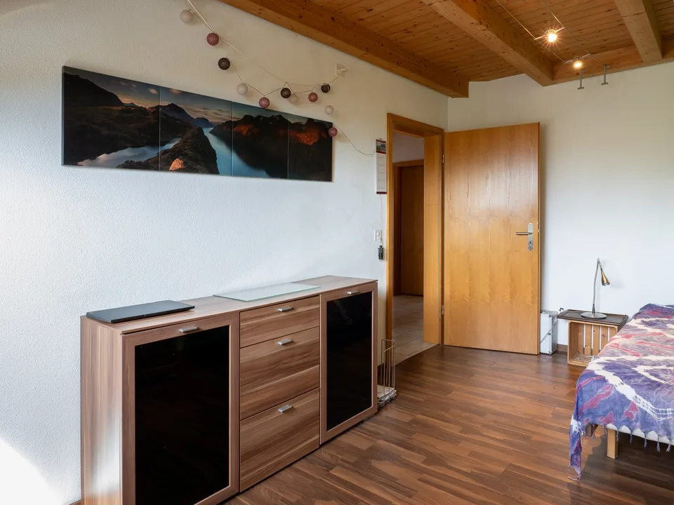 Charmante 6.5-Zimmer-Dachwohnung mit Weitblick – Foto 18 von 28