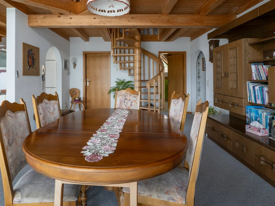 Charmante 6.5-Zimmer-Dachwohnung mit Weitblick – Foto 8 von 28