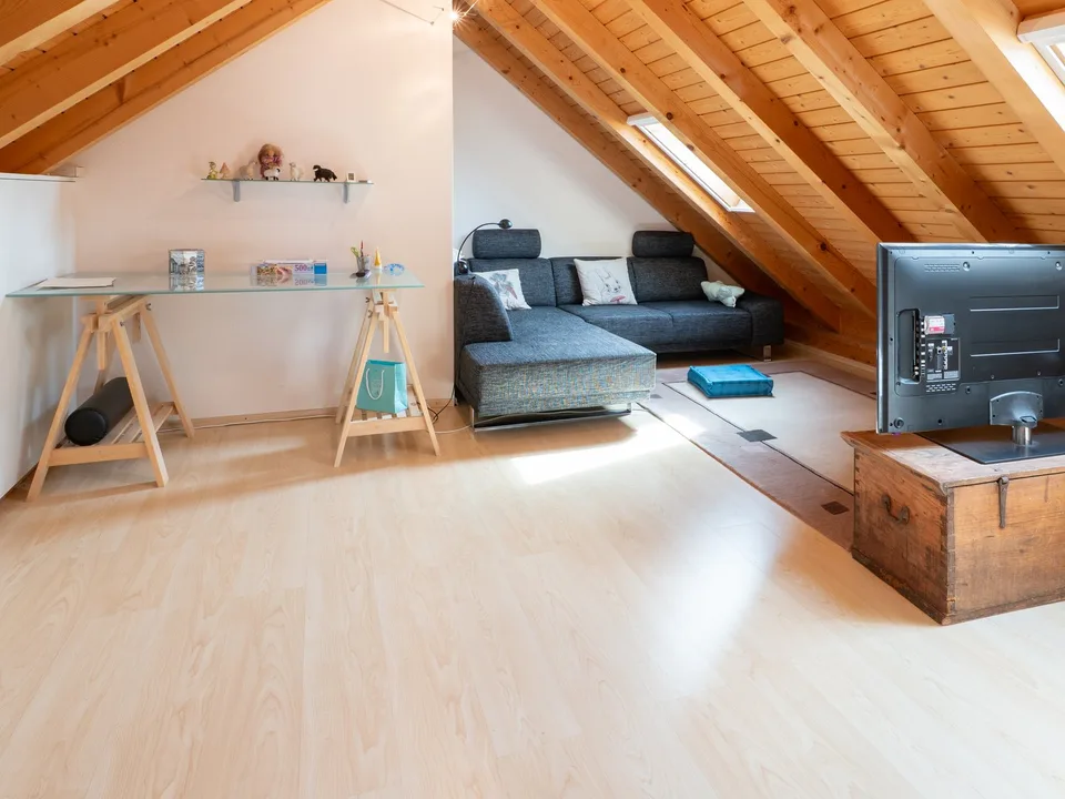 Charmante 6.5-Zimmer-Dachwohnung mit Weitblick – Foto 22 von 28
