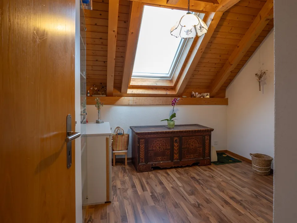 Charmante 6.5-Zimmer-Dachwohnung mit Weitblick – Foto 19 von 28