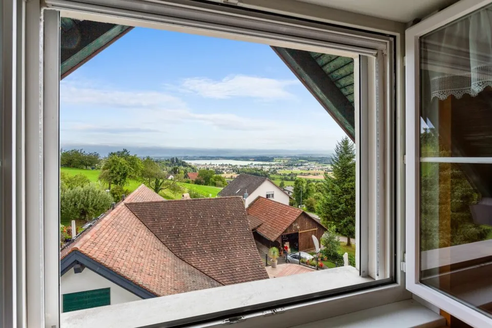 Maisonette rénovée dans un environnement vert avec vue sur le lac de Pfäffikersee et les Alpes – photo 7 sur 12