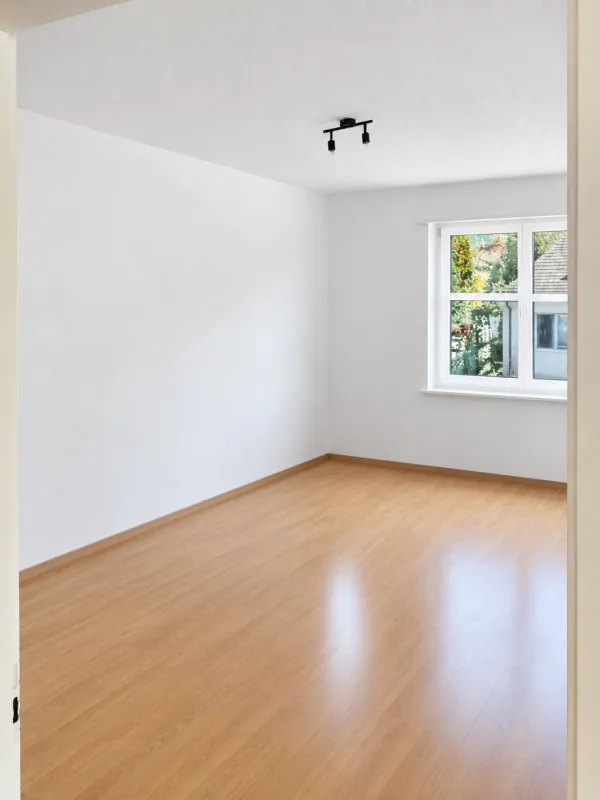 Geräumige 4.5 Zimmer-Wohnung an zentraler Lage – Foto 6 von 9
