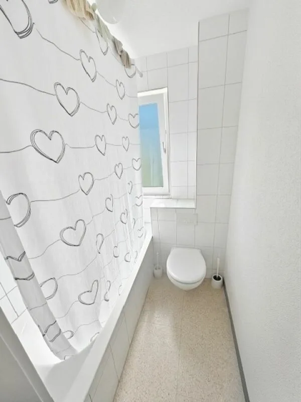 Geräumige 4.5 Zimmer-Wohnung an zentraler Lage – Foto 9 von 9