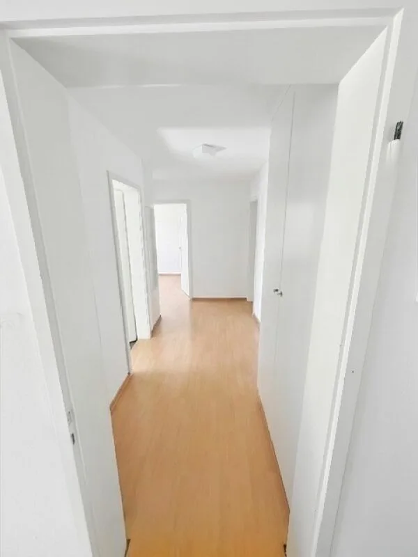 Geräumige 4.5 Zimmer-Wohnung an zentraler Lage – Foto 7 von 9