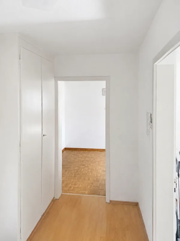 Geräumige 4.5 Zimmer-Wohnung an zentraler Lage – Foto 4 von 9
