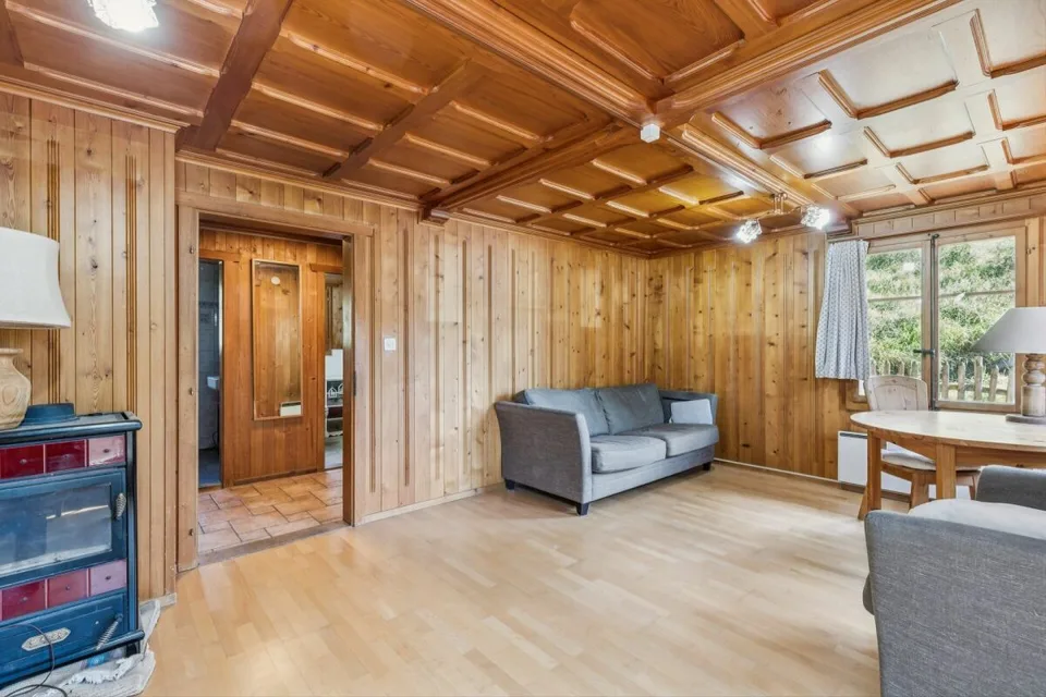 Grand chalet de 7 pièces avec appartement d'appoint et vue magnifique à Château-d'Oex VD – photo 3 sur 18
