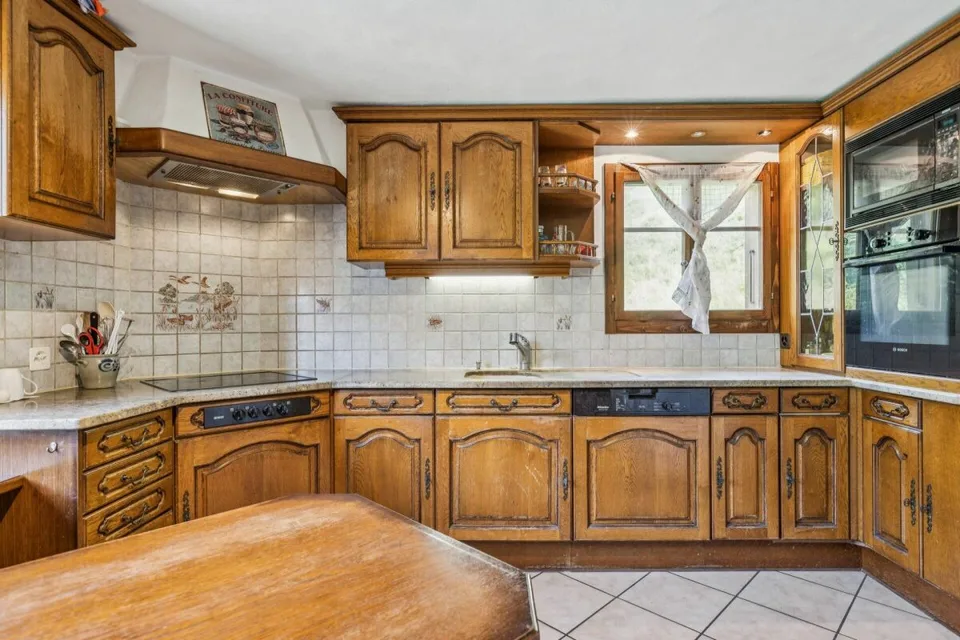 Grand chalet de 7 pièces avec appartement d'appoint et vue magnifique à Château-d'Oex VD – photo 5 sur 18