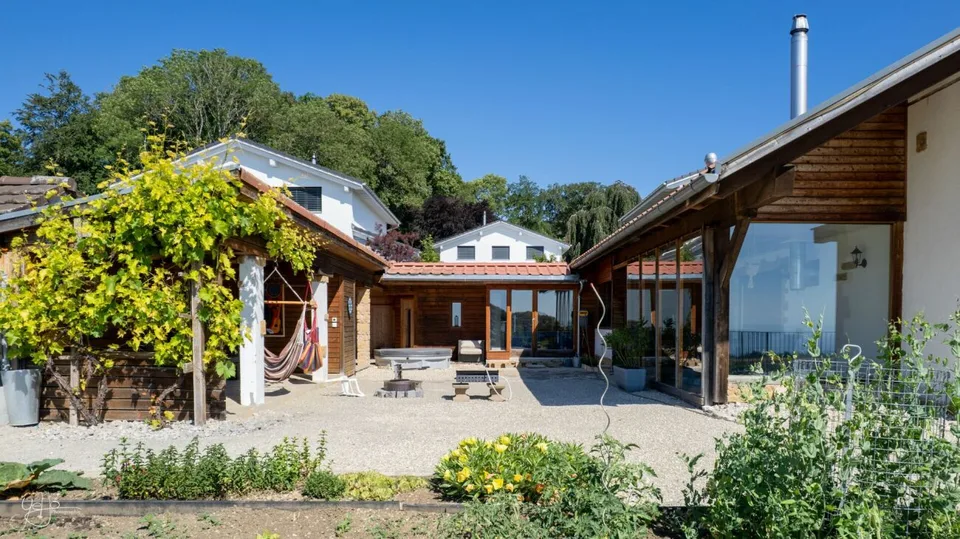 218 m² habitables face aux Alpes – photo 2 sur 5