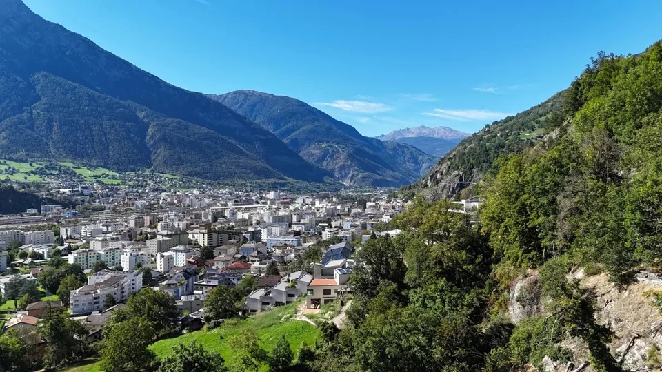 Terrain à bâtir recherché au-dessus de la vallée du Rhône à Naters – photo 3 sur 7