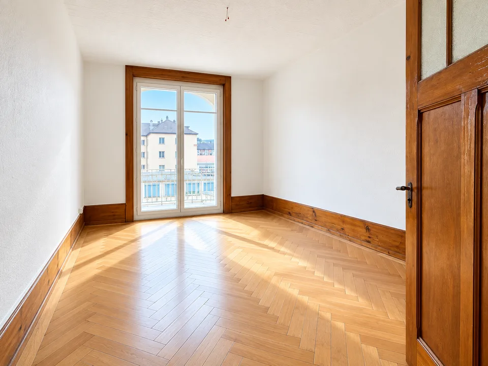 Magnifique appartement rénové de 2 pièces avec un balcon – photo 3 sur 4