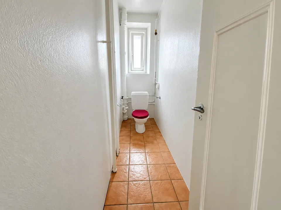 Sublime 2-room apartment with balcony – photo 4 of 4