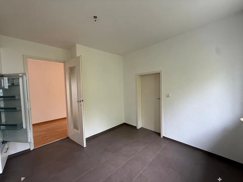 Appartement 3 pièces lumineux avec balcon à Biel – photo 4 sur 9