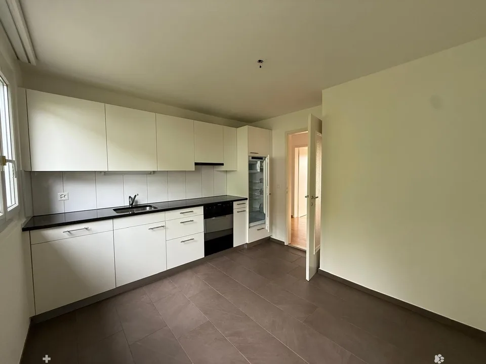 Appartement 3 pièces lumineux avec balcon à Biel – photo 3 sur 9