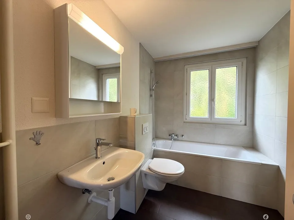Appartement 3 pièces lumineux avec balcon à Biel – photo 2 sur 9