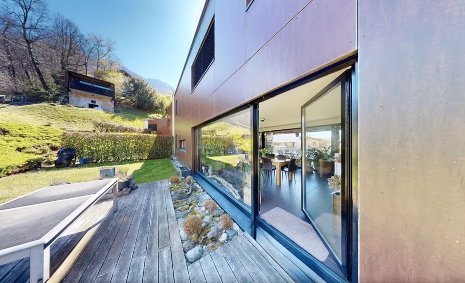 Oasi di giardino moderna – Vita elegante vicino a Lugano con giardino privato – foto 2 di 21