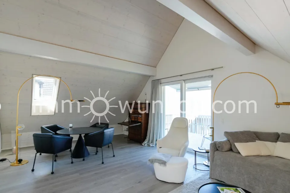 Modern ausgestattete, sowie helle 2.5 Zi. Dach-Eigentumswohnung – Foto 5 von 11