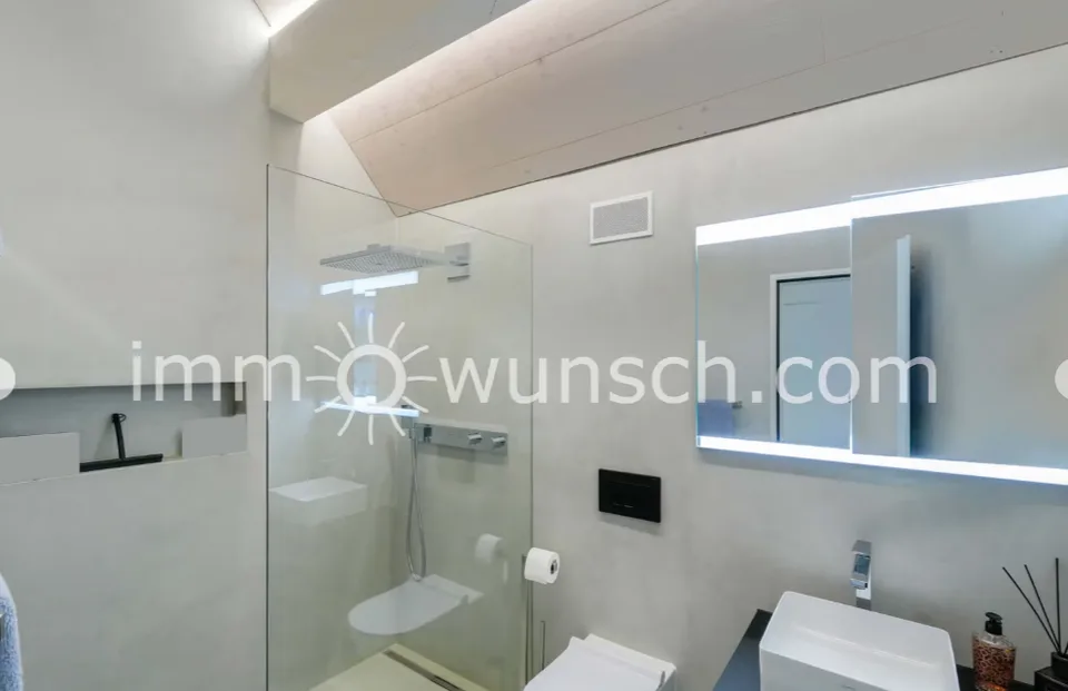 Modern ausgestattete, sowie helle 2.5 Zi. Dach-Eigentumswohnung – Foto 8 von 11
