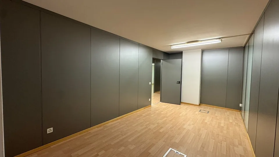 Bureau de 130 m² dans le complexe Piazzale alla Valle – Centre de Mendrisio - Disponible immédiatement – photo 2 sur 8