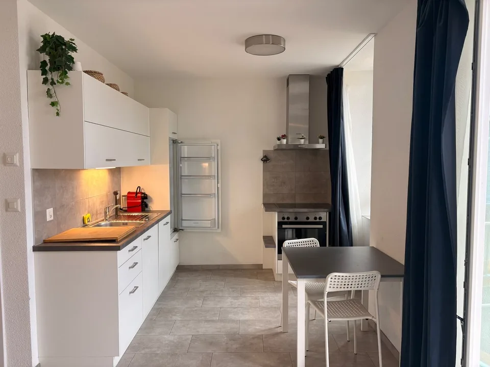 Av. des Alpen 17 - Ste-Croix - Möbliertes Studio 1 Zimmer im 1. Stock (Lot: 311) – Foto 2 von 6