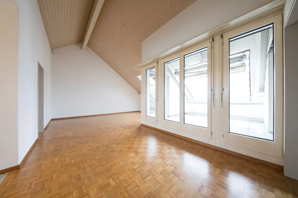 Schöne Dachwohnung! – Foto 3 von 7
