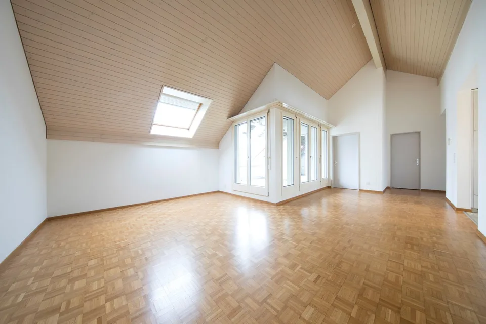 Schöne Dachwohnung! – Foto 2 von 7
