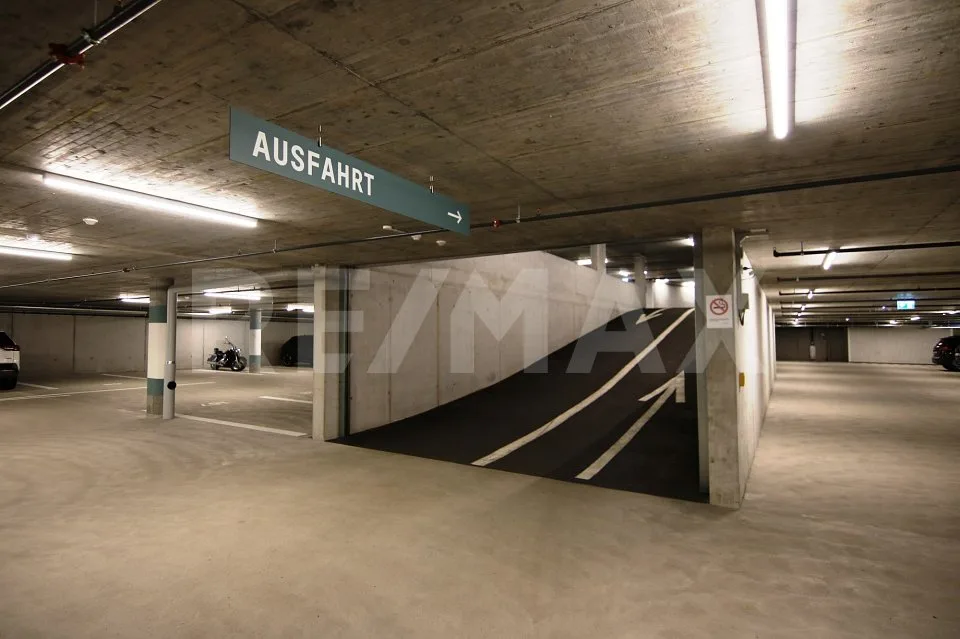 Espace de stationnement en parking souterrain spacieux dans l'ensemble immobilier Schlossbungert à Zizers – photo 4 sur 4