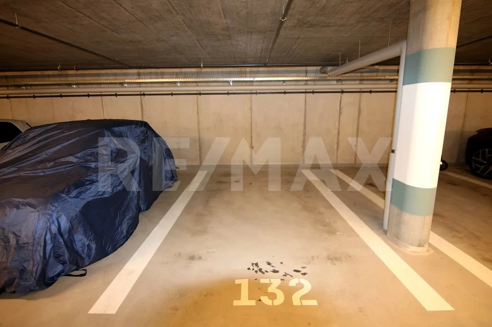 Espace de stationnement en parking souterrain spacieux dans l'ensemble immobilier Schlossbungert à Zizers – photo 3 sur 4