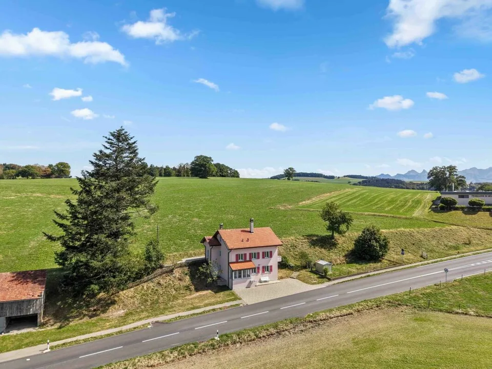 Casa con 2 appartamenti a 5 minuti da Romont e 20 minuti da Bulle – foto 3 di 7