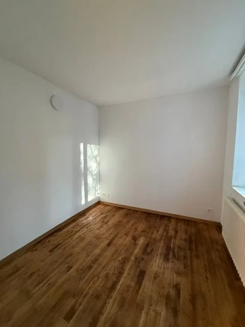 Premier loyer après rénovation, spacieux appartement 3.5 pièces au rez-de-chaussée avec terrasse et jardin – photo 12 sur 17
