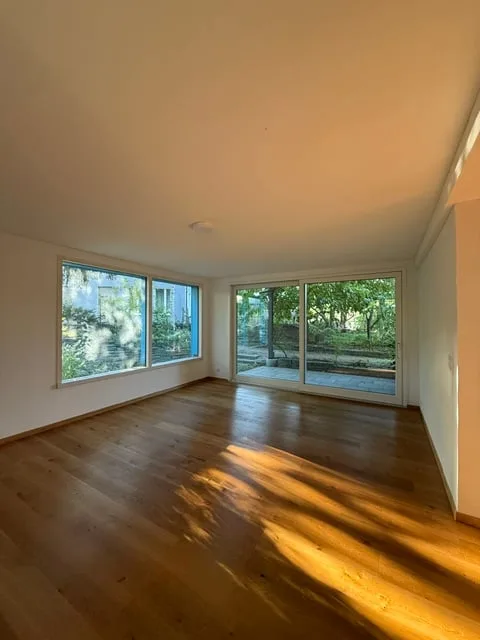 Premier loyer après rénovation, spacieux appartement 3.5 pièces au rez-de-chaussée avec terrasse et jardin – photo 10 sur 17