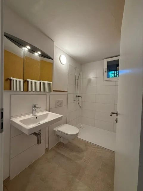 Premier loyer après rénovation, spacieux appartement 3.5 pièces au rez-de-chaussée avec terrasse et jardin – photo 14 sur 17