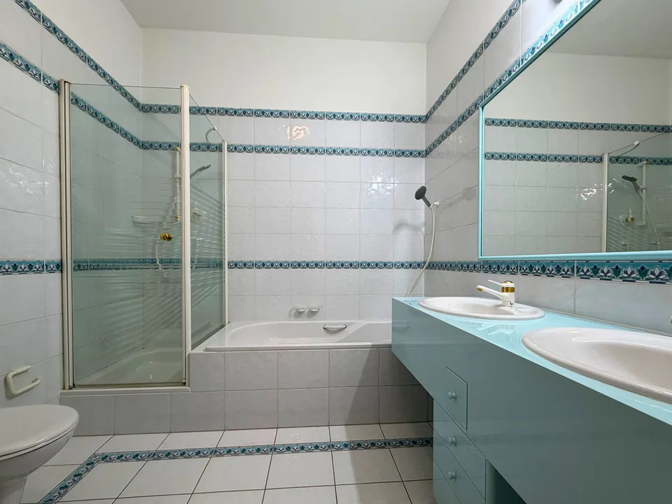 Residenz Bristol | Geräumige 3.5-Zimmer-Wohnung mit herrlicher Seesicht – Foto 13 von 17