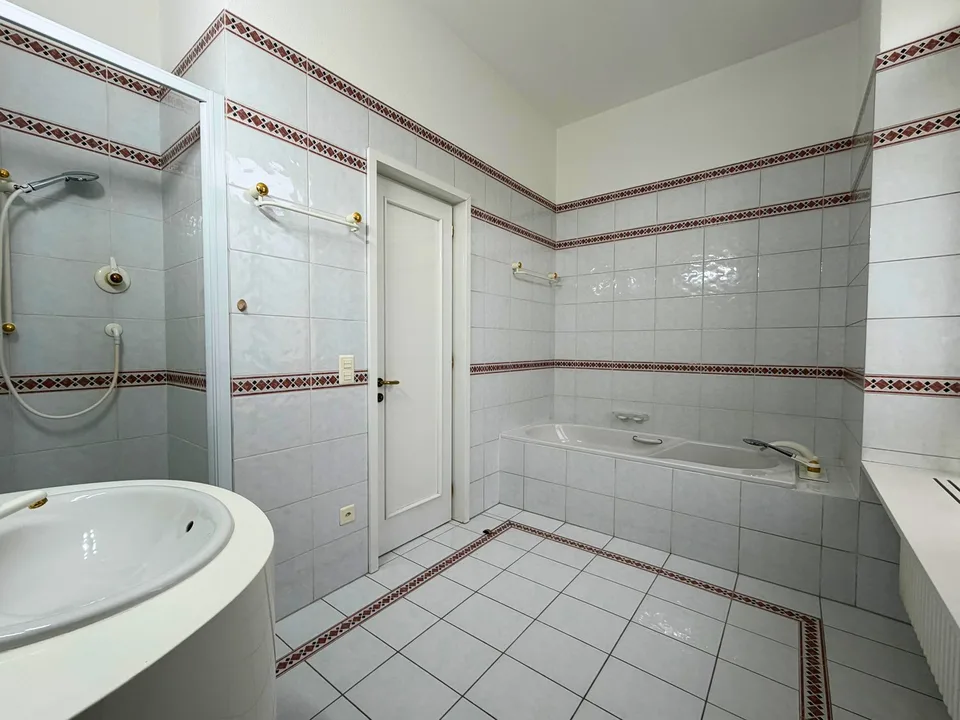 Residenz Bristol | Geräumige 3.5-Zimmer-Wohnung mit herrlicher Seesicht – Foto 17 von 17