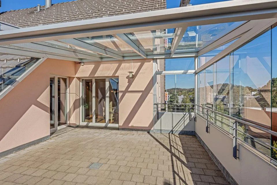 Gepflegte 4.5 Zimmer Dachmaisonette mit Terrasse und Schwedenofen – Foto 9 von 11