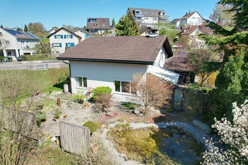 Grosszügiges Einfamilienhaus auf 850 m2 Grundstück – Foto 2 von 8