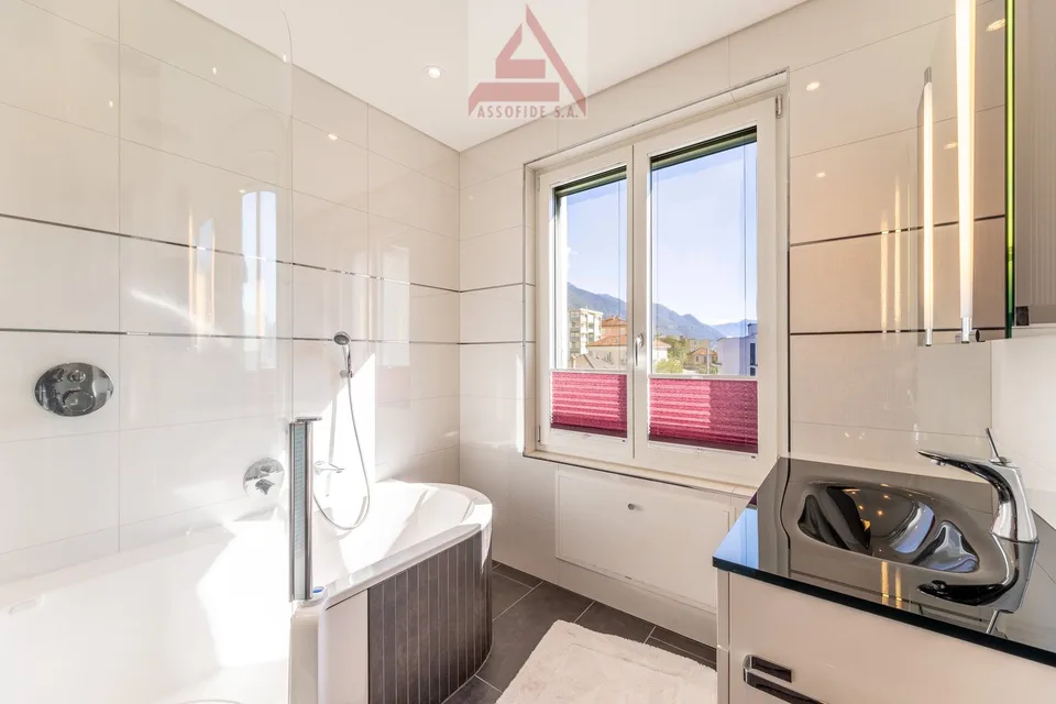 Prestigioso attico di 5.5 locali vista lago/Prestigioses 5.5-Zimmer-Attika mit Seeblick – photo 11 sur 13
