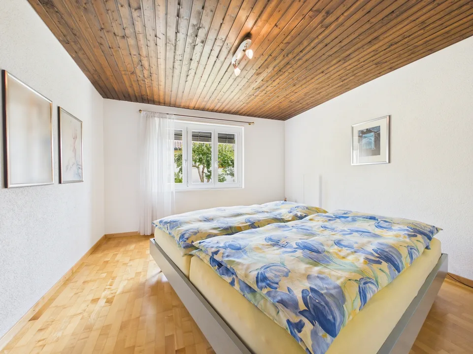 Maison familiale de 5,5 pièces bien entretenue avec environnement spacieux – photo 9 sur 13