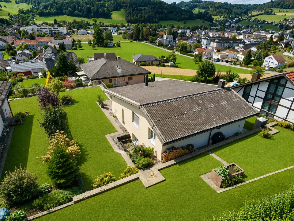 Maison familiale de 5,5 pièces bien entretenue avec environnement spacieux – photo 6 sur 13