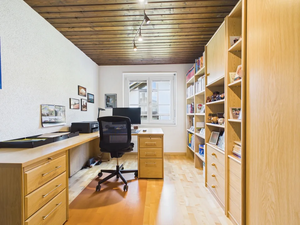 Maison familiale de 5,5 pièces bien entretenue avec environnement spacieux – photo 12 sur 13